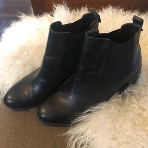 Very Lightly worn BP boots!